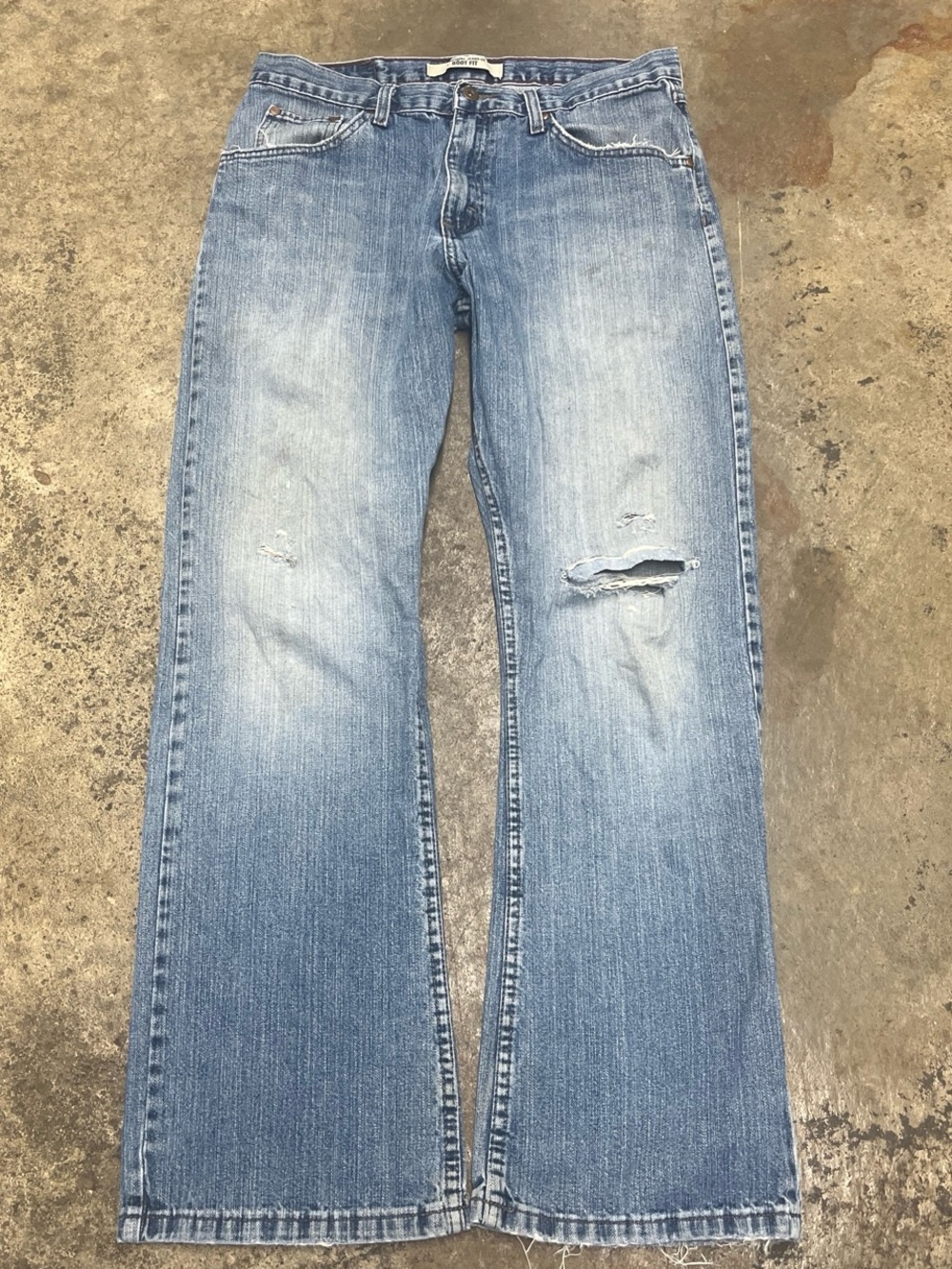 Y2K Wrangler Bootcut Jeans Men’s 32 x 32 Faded Distressed Heavyweight Grunge 00s